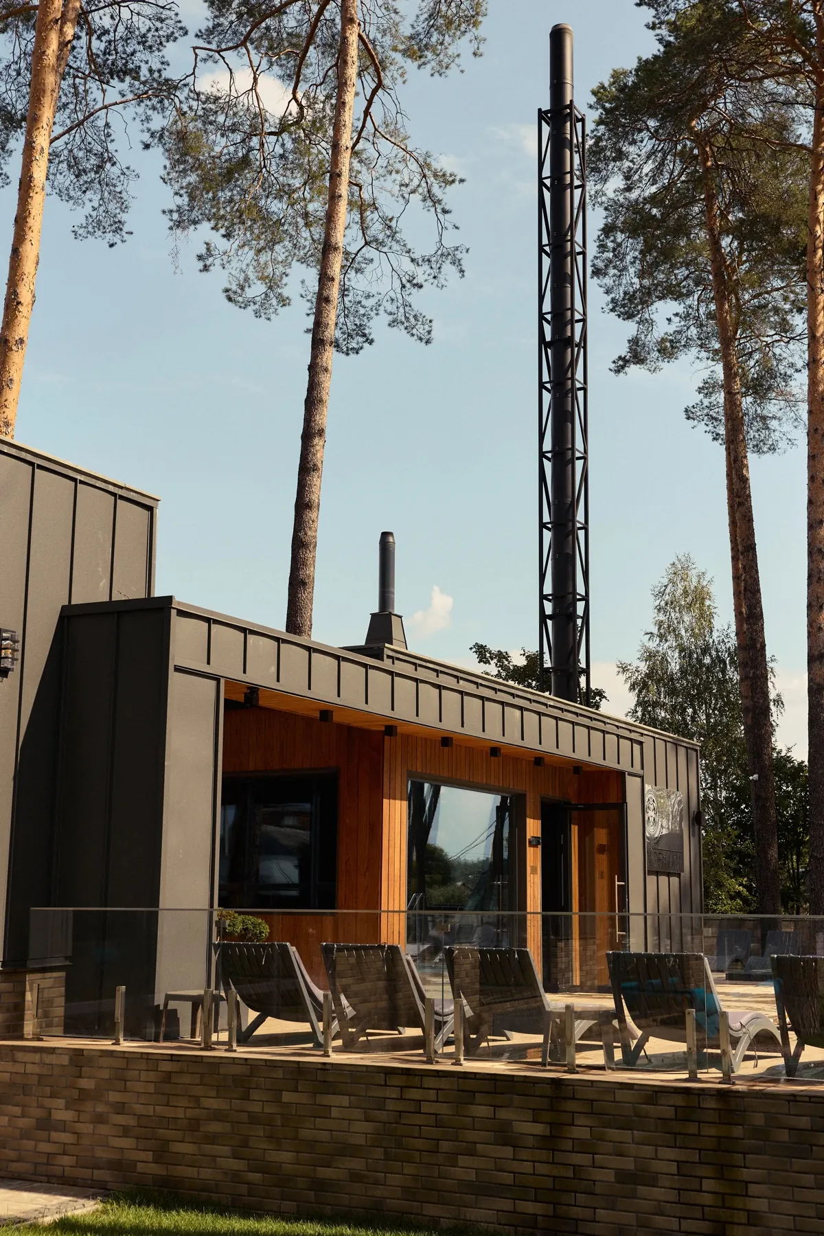 Басейн Golden Lion SPA у вечірньому світлі