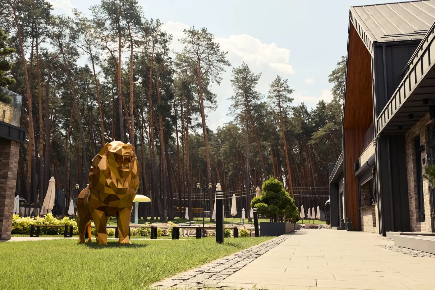 Атмосфера території Golden Lion